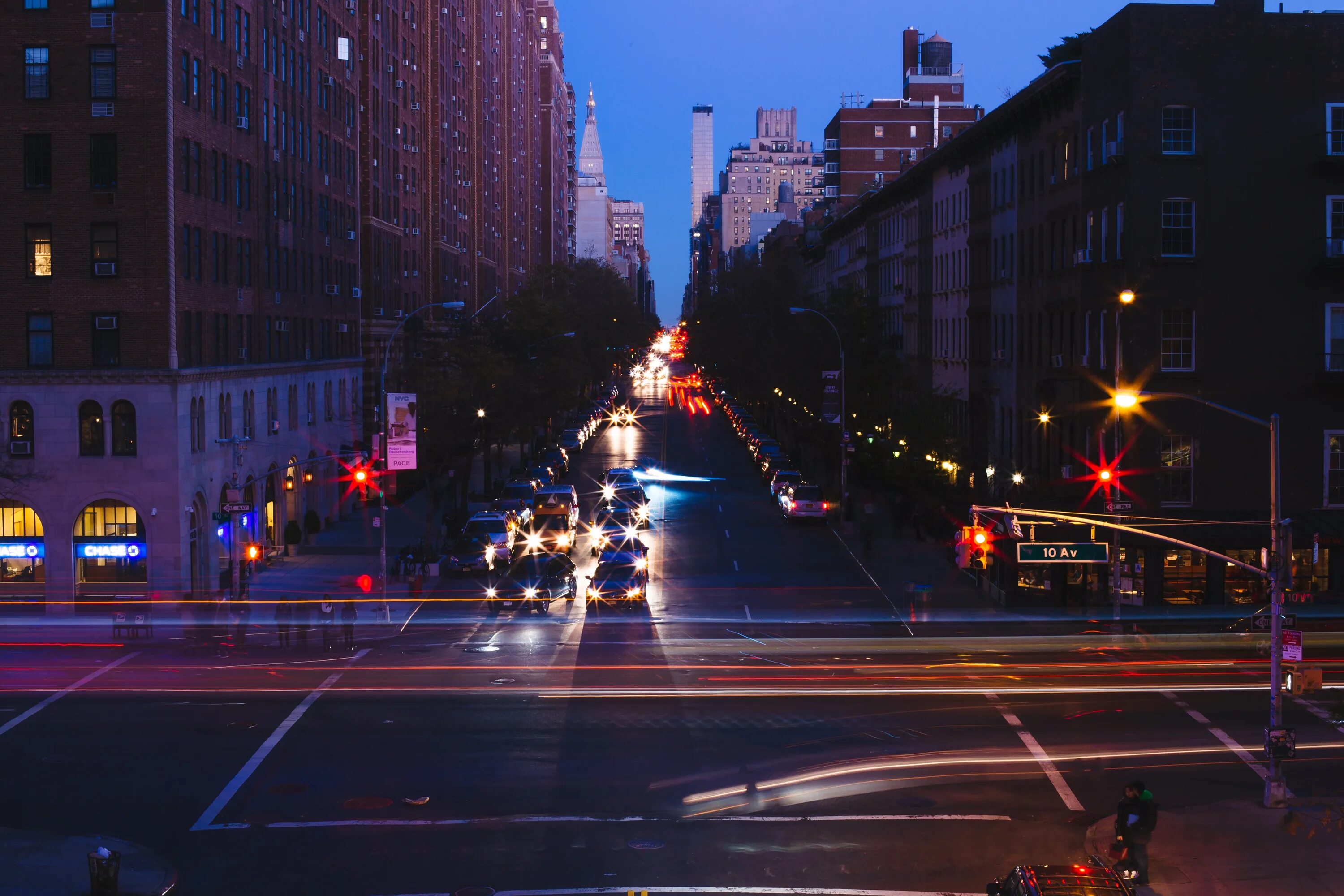 Улицы Нью Йорка перекресток. Нью Йорк город дорога улица ночь. Нью Йорке центр города шоссе. Улицы Нью-Йорка вечером.