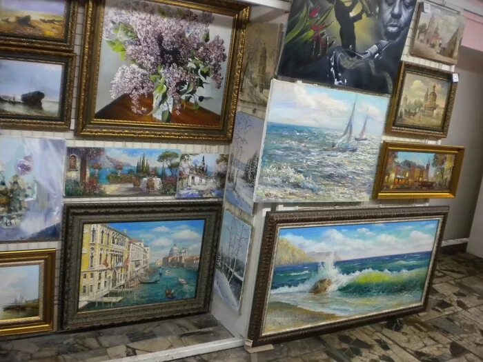 Можно ли картину. Картинные вернисажи Москвы. Крымский Вернисаж. Тема Вернисаж в живописи. Картинная галерея Вернисаж пейзаж.