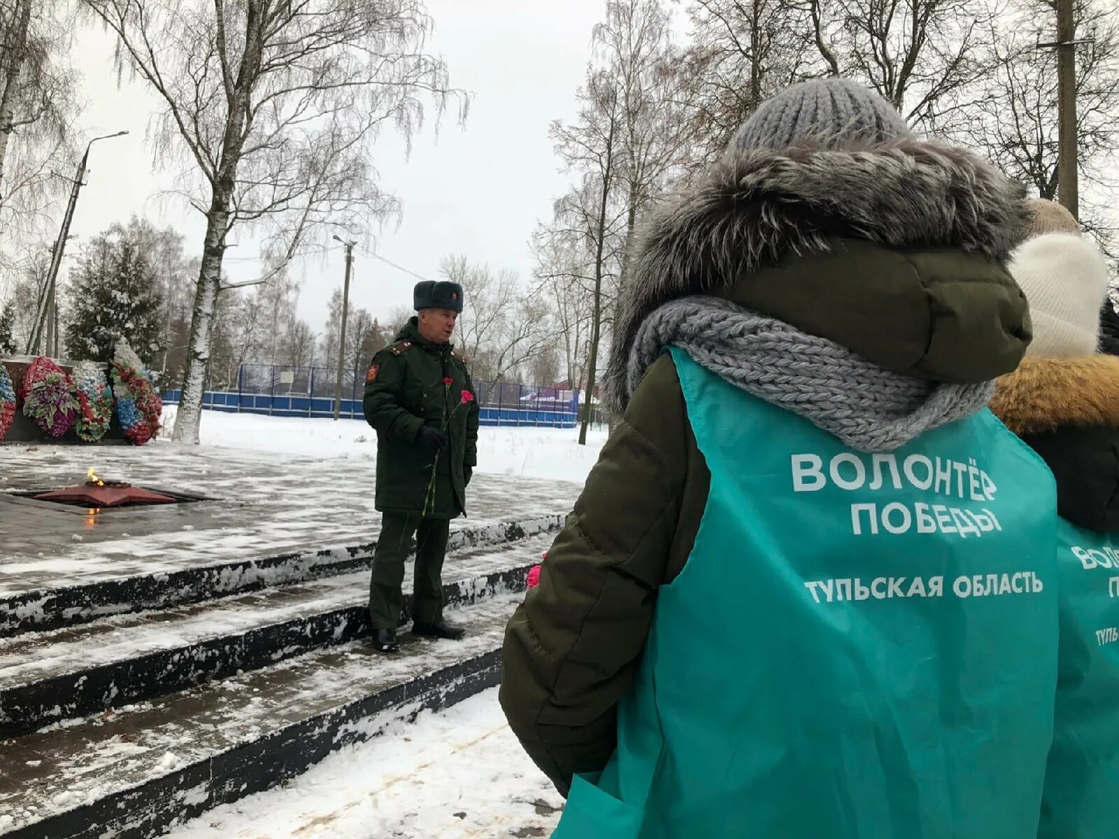 Волонтеры Победы с ветеранами. Волонтеры Победы помогают ветеранам. Добровольчество Воловского района. Волонтеры Патриоты. День добровольца военного