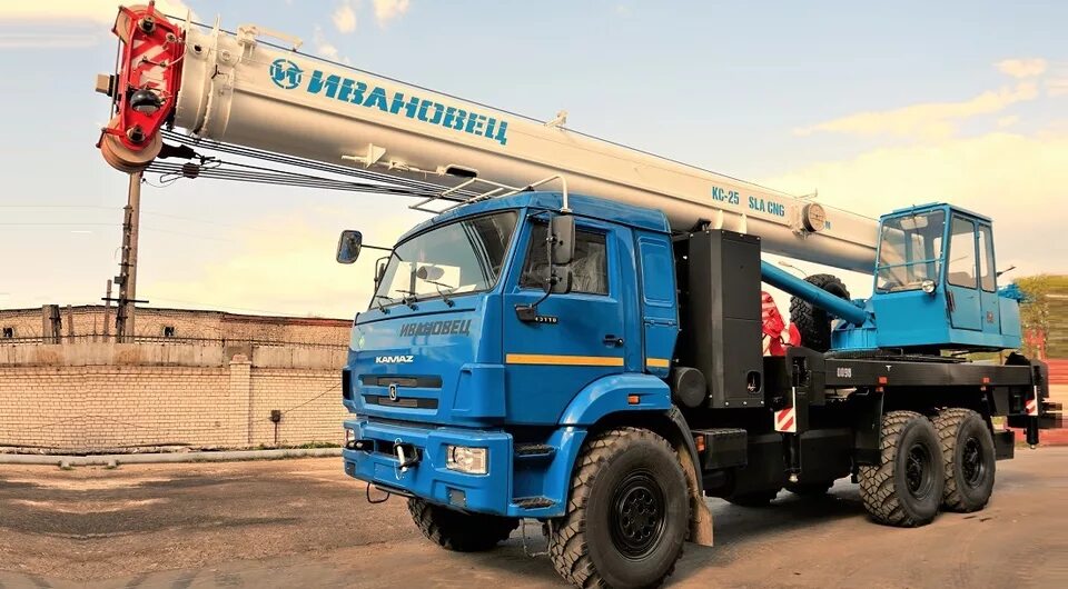 Автокран ивановец кс-35714. Автокран ивановец кс-55744. Камаз 6560 автокран. Ивановец на базе камаза. Автокран ивановец кс-45717к-3р.