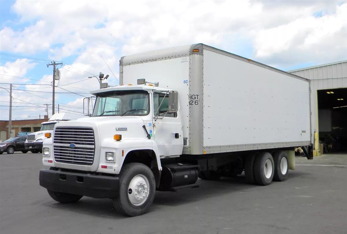 26 футов. Ford l9000. Ford Aeromax l9000. 26 Ft Box Truck. Форд л 9000.