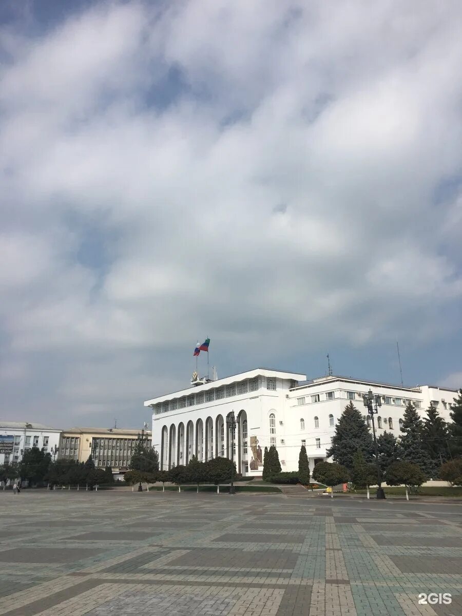 Дагестан площадь в кв. Махачкала дагестан площадь ленина. центральная площадь махачкалы. республика дагестан, махачкала, пл. ленина. главная площадь махачкалы.