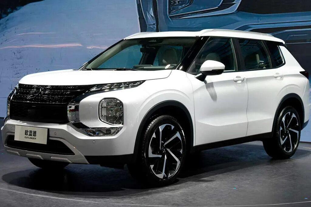 Новый mitsubishi outlander 2023. Новый митсубиси аутлендер 4. Mitsubishi outlander 2022. Новый митсубиси аутлендер 4. Новый митсубиси аутлендер 2023.