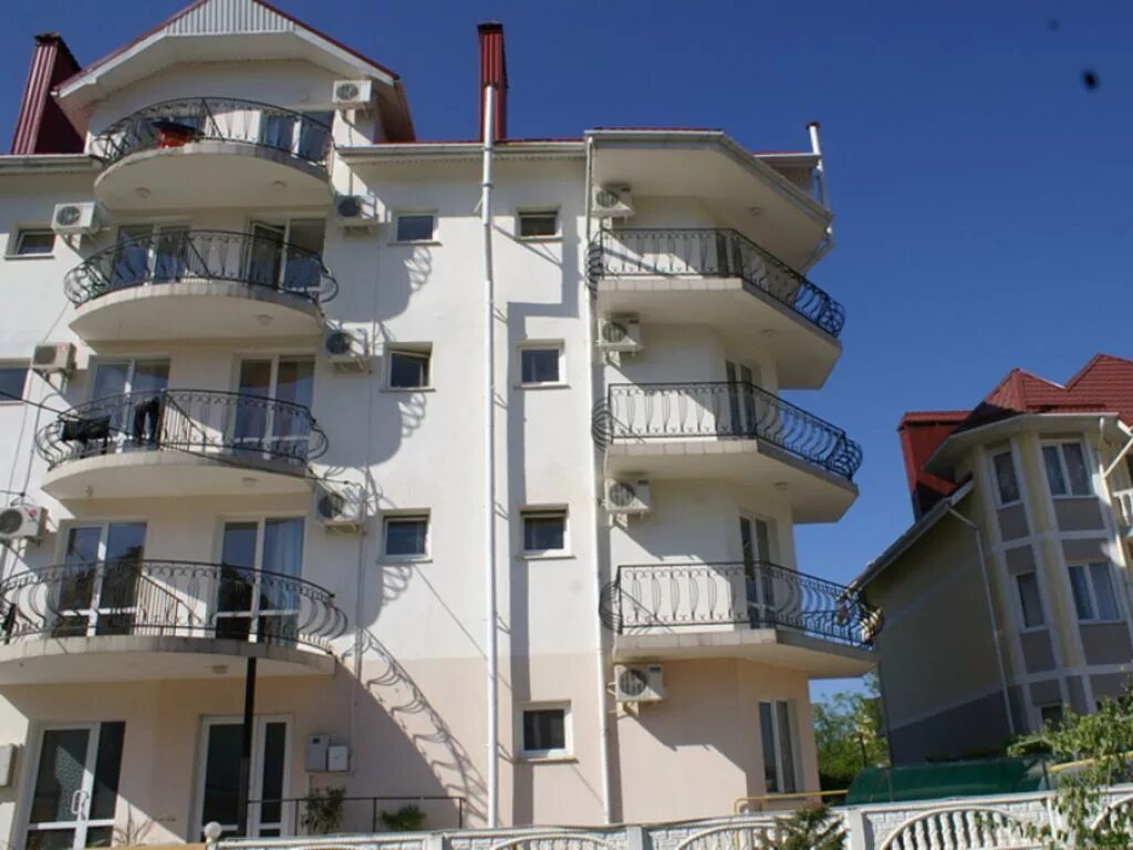 Моритель лазаревское. Отель кавказ лазаревское. Гостевой дом черное море лазаревское. Шторм 3* отель лазаревское. Лазаревское краснодарского гостиницы.