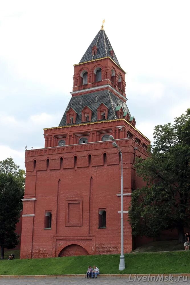 Башня московского кремля известная своими парадными воротами. Контсктино еленовская башня. константино-еленинская башня башни московского кремля. тимофеевская башня московского кремля. набатная башня московского кремля.