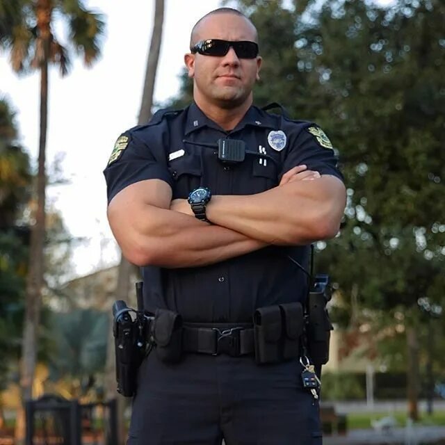 Офицеры lapd. Большой охранник. Голливудские телохранители. Американский полицейский. Большой охранник.