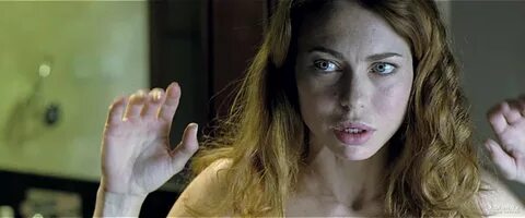 Ивонн Шио засветила голую грудь - Торренте 3: Защитник (2005) XCADR.NET