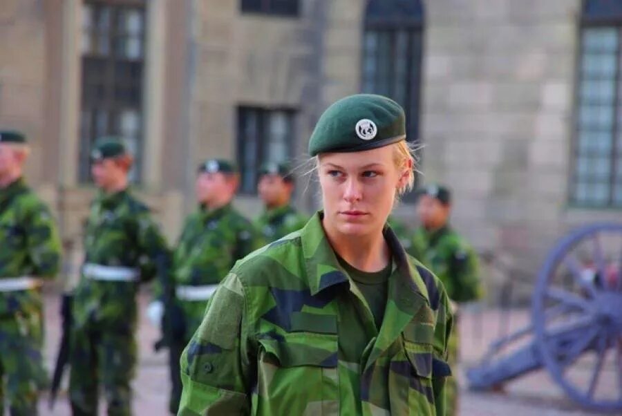 Какие войска в швеции. Армия швеции 2025. солдаты швеции. шведская армия. шведская военная форма.