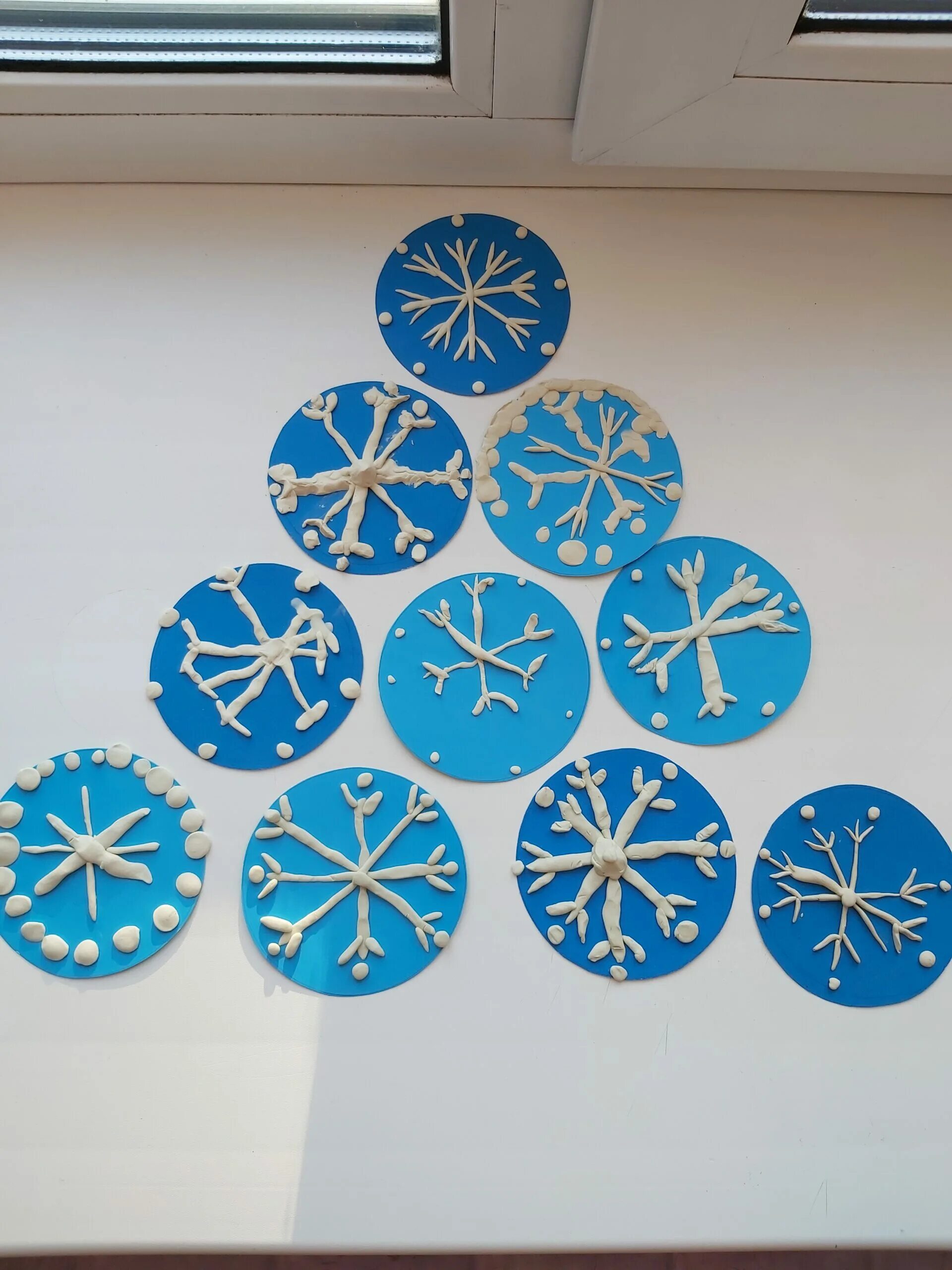 снежинки для рисования в детском саду. рисование снежинки в подготовительной группе. снежинка для детей старшей группы. снежинки средняя группа. снежинки средняя группа.