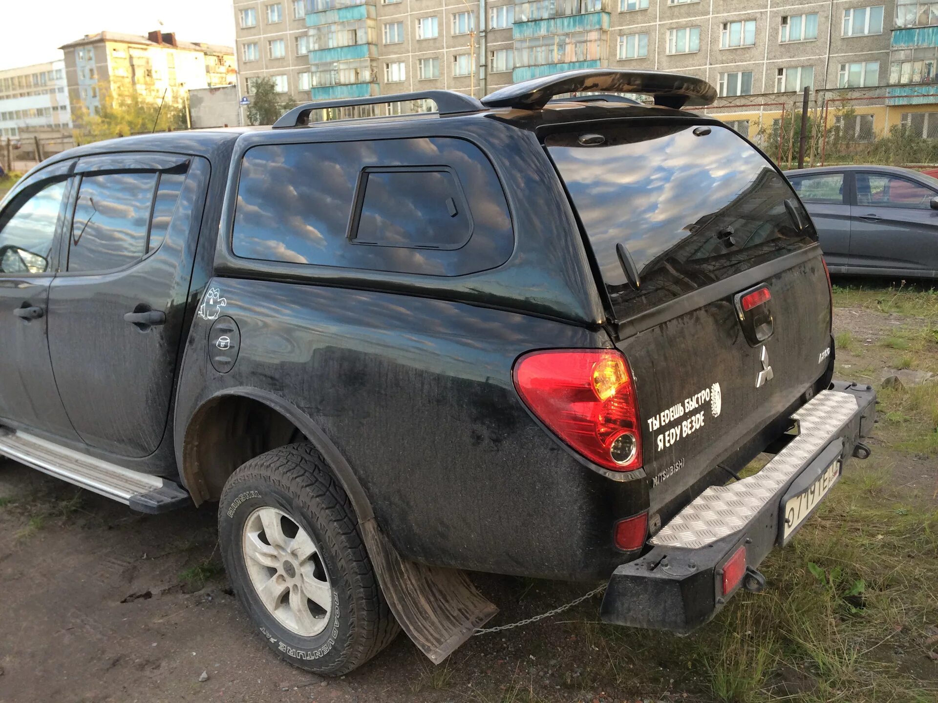 Кунг mitsubishi l200. Кунг Mitsubishi l200 2008. Митсубиси л200 4 поколение с кунгом. Mitsubishi l200 с кунгом до рестайлинга. L200 черный кунг.