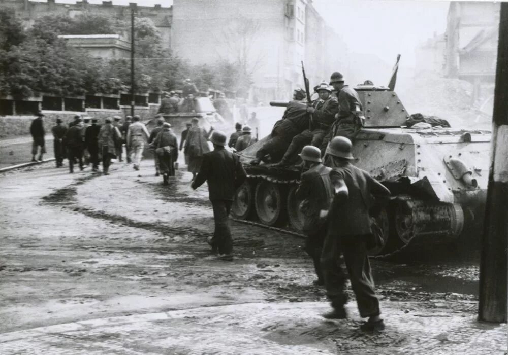 Освобождение Праги 1945 РОА. Восстание в Праге 1945 РОА. Пражская операция 1945. Т-34 РОА.