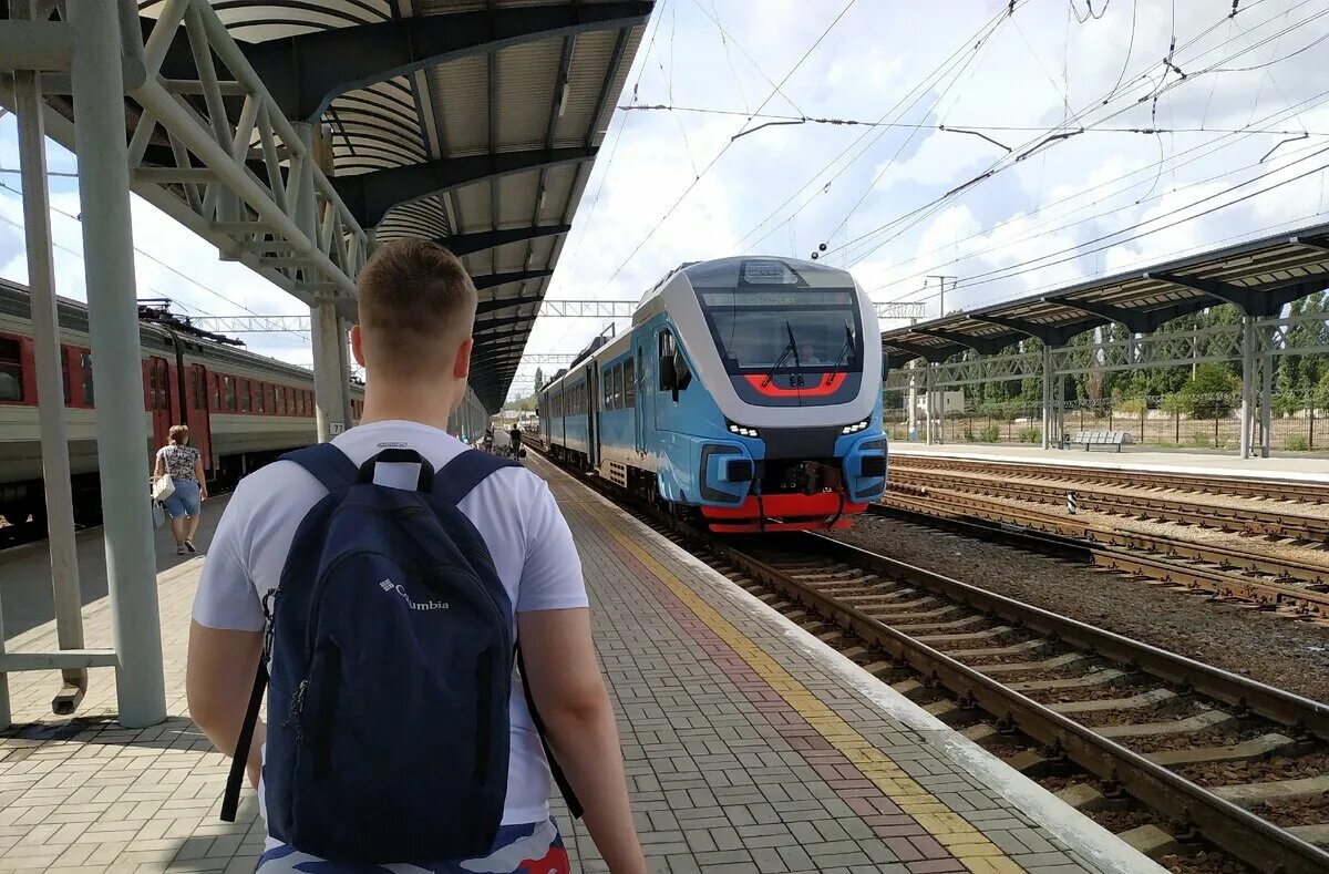 Электричка симферополь севастополь. Кжд симферополь. Электричка симферополь севастополь. Электричка севастополь-симферополь 2020. Симферополь севастополь электричек жд вокзал.