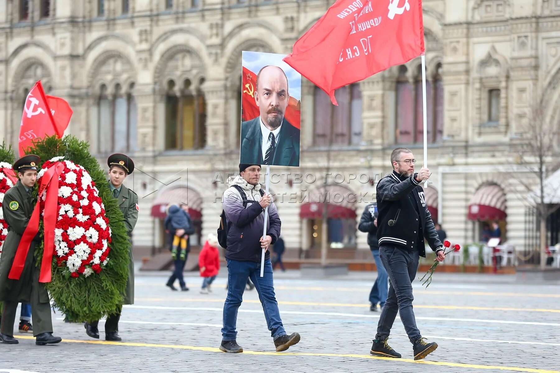 Годовщина ленина. Возложение венков. Возложение венков к мавзолею 2023. Коммунистические венки. Венок Коммунистический.