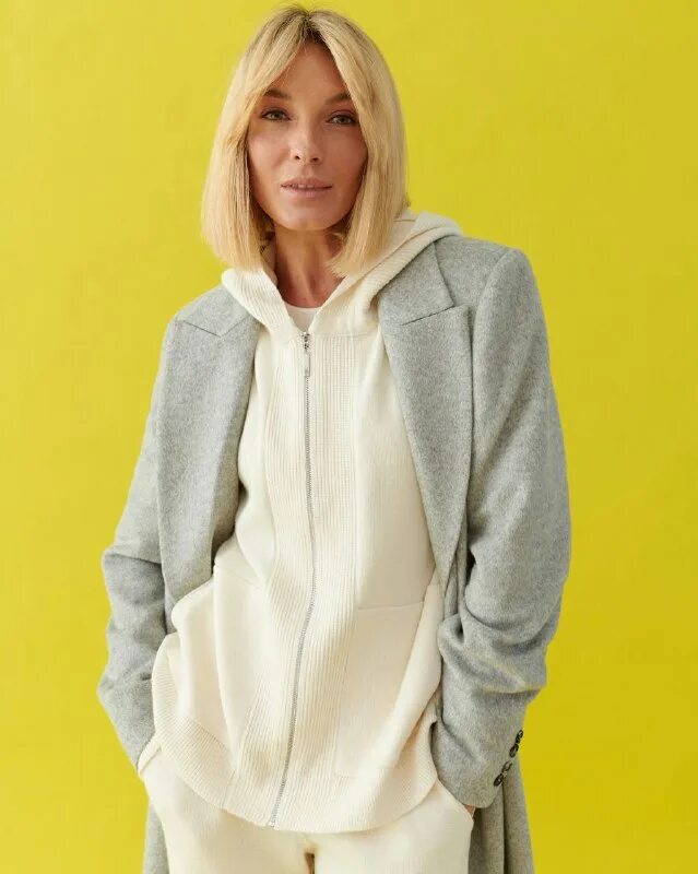 5. District красная толстовка. 12 storeez светло-зеленая кофта. 5. 1 trailhead.