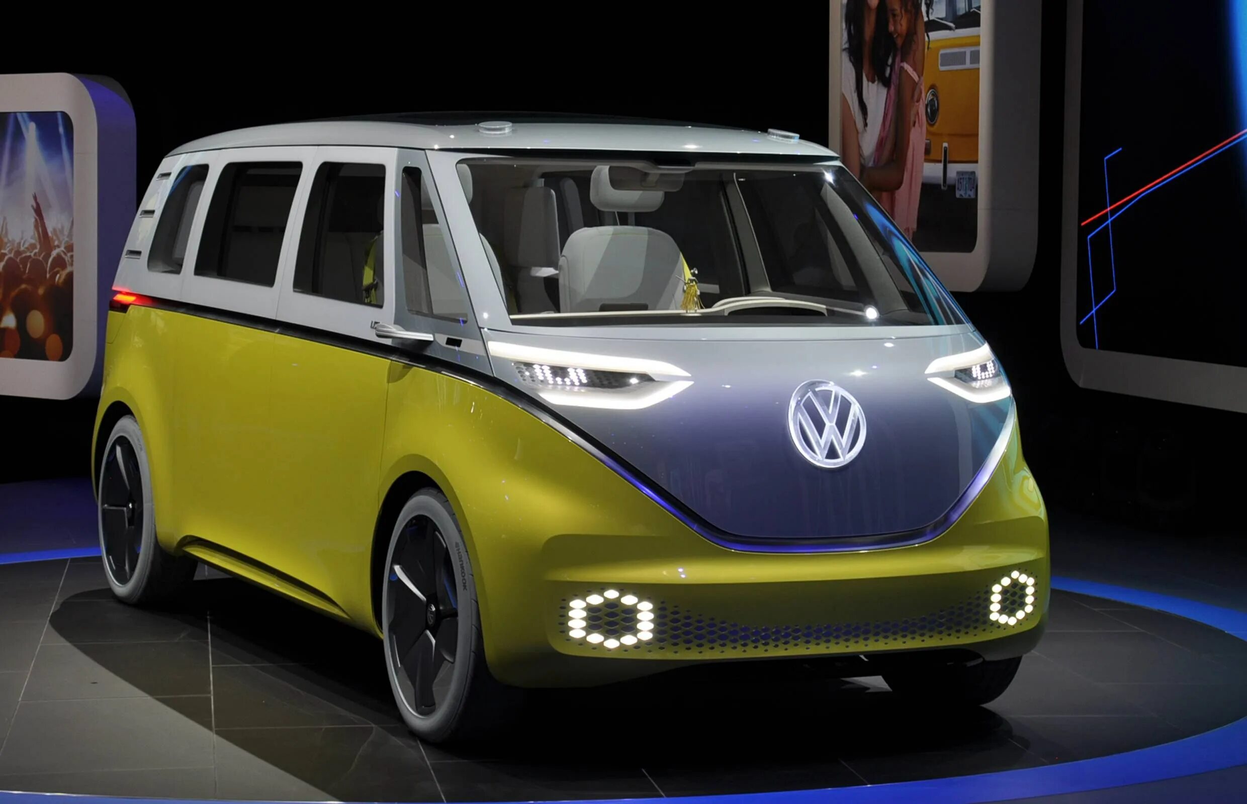 Электро фольксваген. Volkswagen Microbus Concept. Микробус новый Фольксваген. Volkswagen минивэн электрический 2022. VW Electric vehicle 2023.