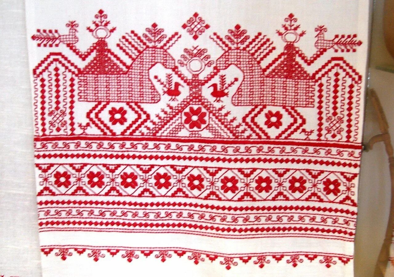 Полотенце с узорами для 5 класса. Рушник с мезенской росписью. расписные полотенца. мезенская вышивка. вышитое полотенце.