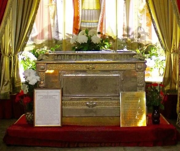 Мощи в санкт петербурге. Александро-невская лавра ковчег мощи. Александро-невская лавра ковчег мощи. Мощи в санкт петербурге. Александро-невская лавра ковчег мощи.