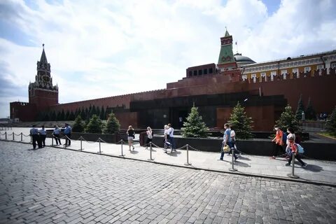 Ленин в москве красная площадь