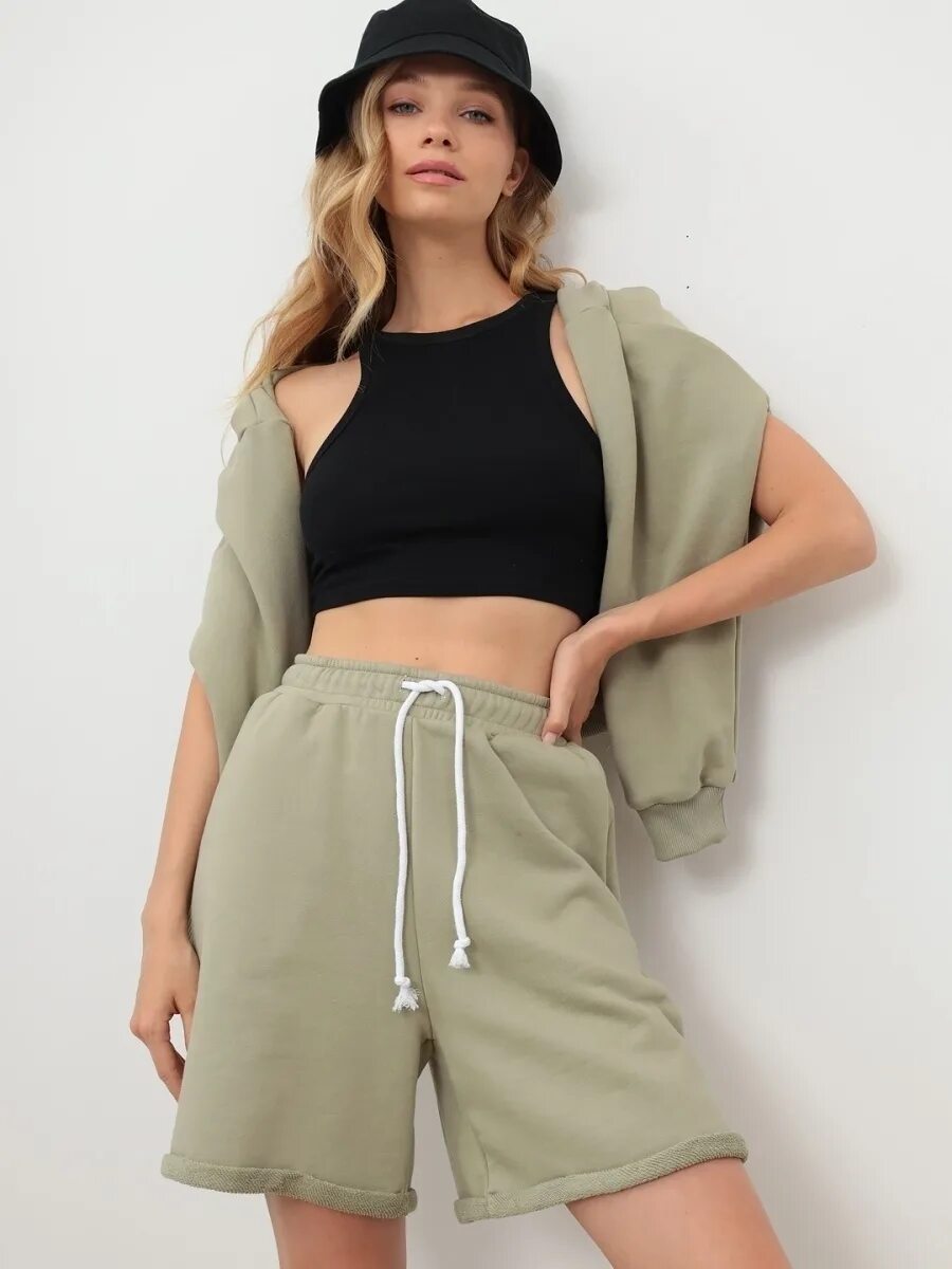 шорты оверсайз. шорты бермуды 2022. шорты оверсайз женские спортивные. шорты оверсайз. удлиненные шорты.