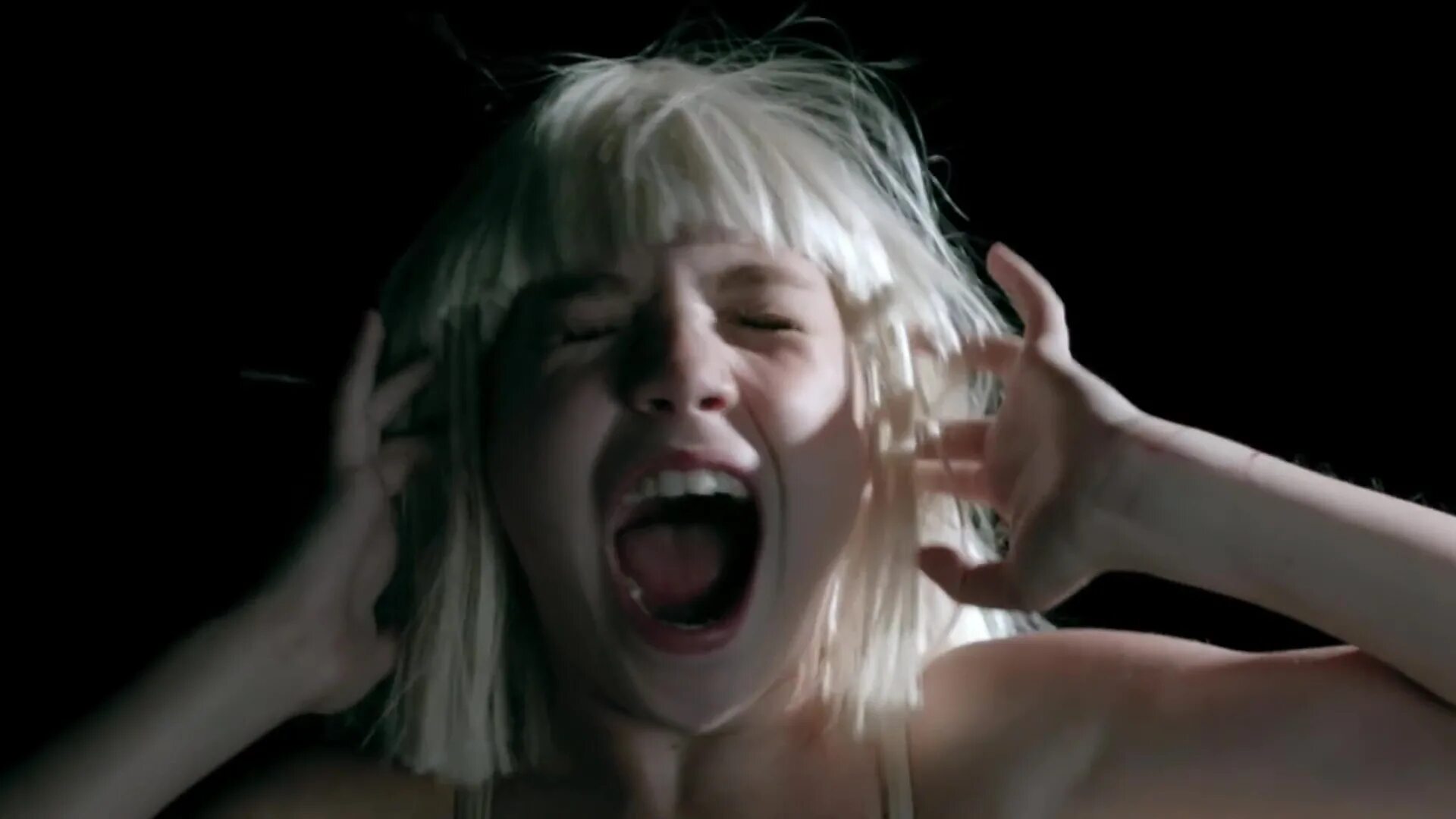 сиа чандлер. Sia танцоры. Sia 1997. сиа клип с девочкой. Sia chandelier люстра.