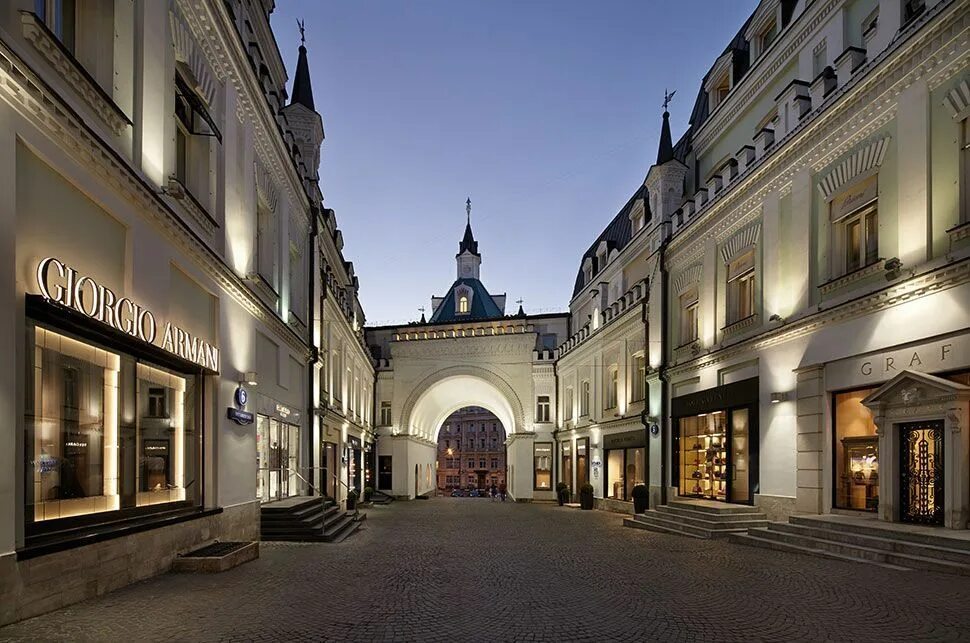 Место где одна улица. Место где одна улица. Современная улица. Красивые улочки москвы. Самая узкая улица петербурга улица репина.