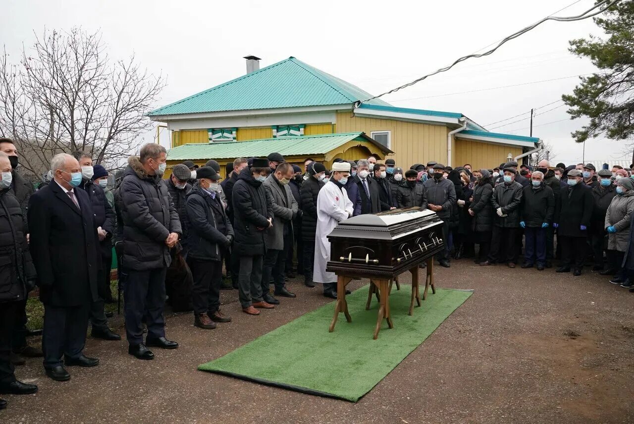 Мэр Уфы Ульфат Мустафина. Ульфат Мансурович Мустафин главы городов Башкортостана. Прощание с Ульфатом Мустафиным. Ульфат Мустафин похороны. Новости башкирии сегодня свежие события