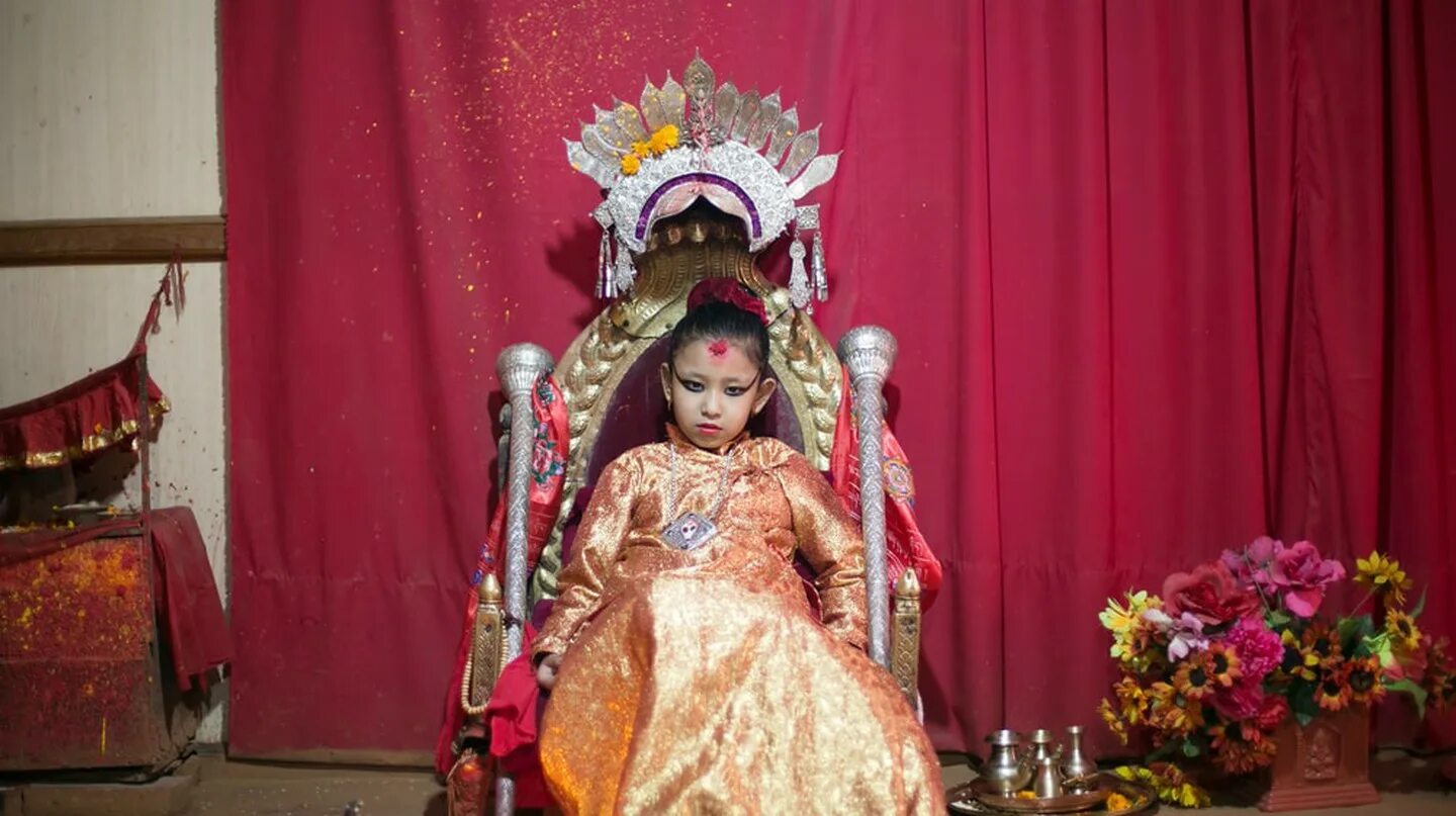 Принцесса непала. Кумари богиня Непала. Королевская Кумари Катманду. Принцесса Кумари. Матина Шакья Кумари.