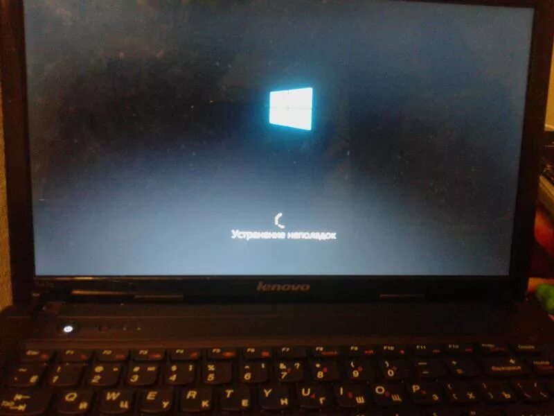 Плохо грузит ноутбук. Леново ноут черный экран. Ноутбук загружается. Не грузится ноутбук. Ноутбук включается но не грузится.