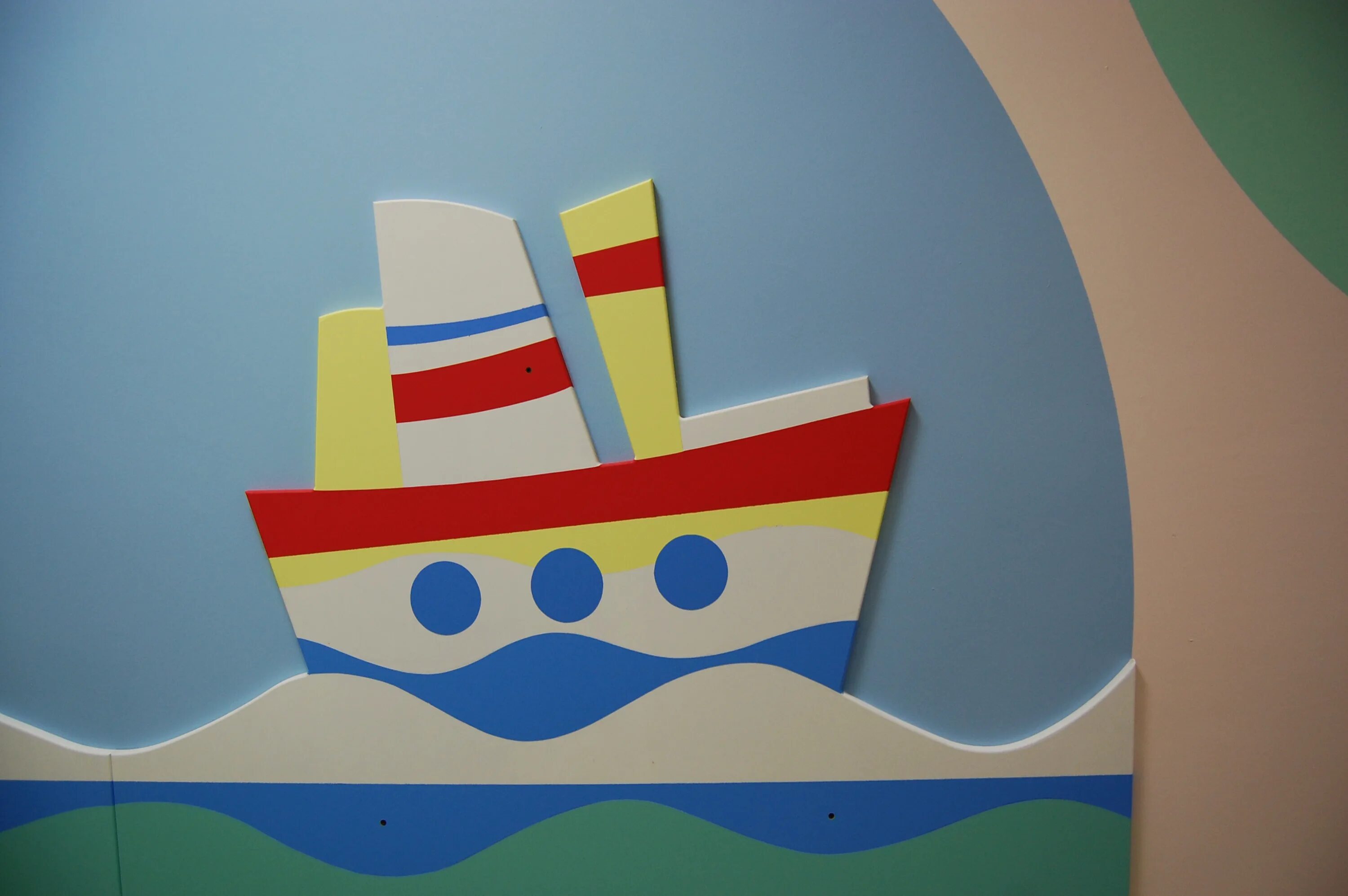 Корабль в детском саду своими руками. Аппликация корабль. Аппликация кораблик. Корабль аппликация для детей. Аппликация парусник в подготовительной группе.