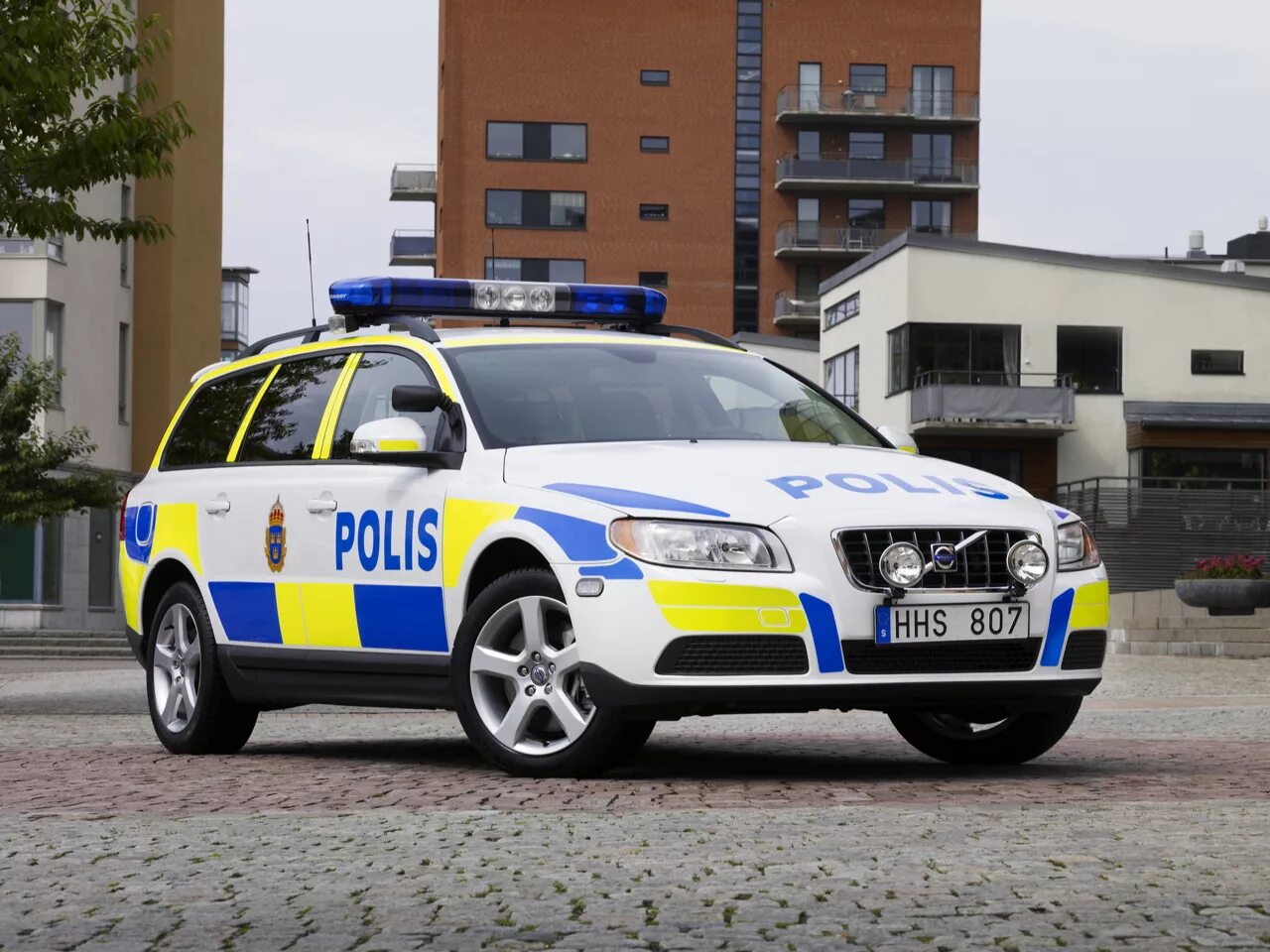 E polis. Полиция вольва. Машина Швеция. Volvo 121 polis. Sweden Police car Volvo. Вольво хс70 полиция.