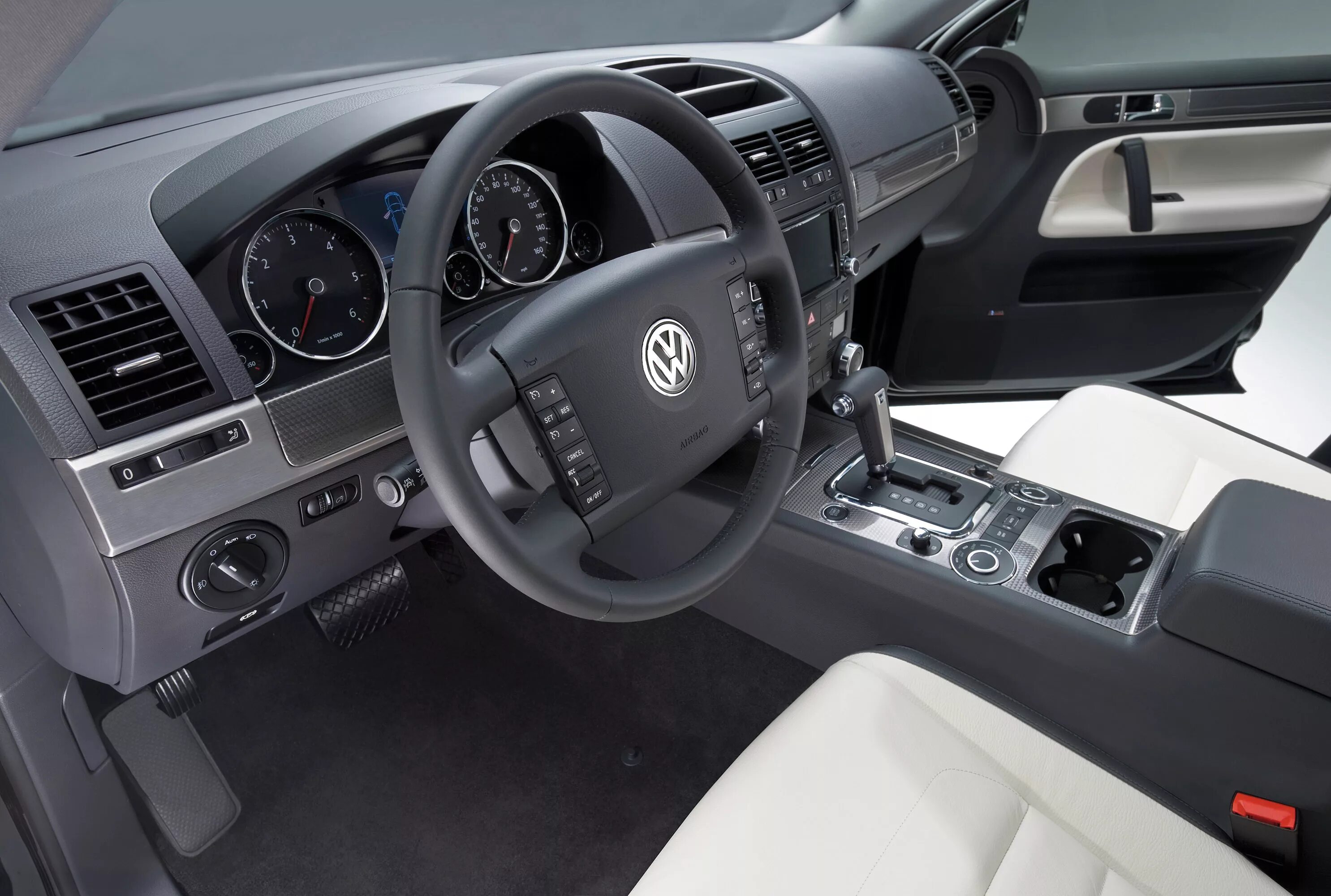 Volkswagen touareg 2009. Volkswagen Touareg 2009 Interior. Фольксваген Туарег 2009 салон. VW Touareg 2008 Interior. Volkswagen Touareg 2009 салон.