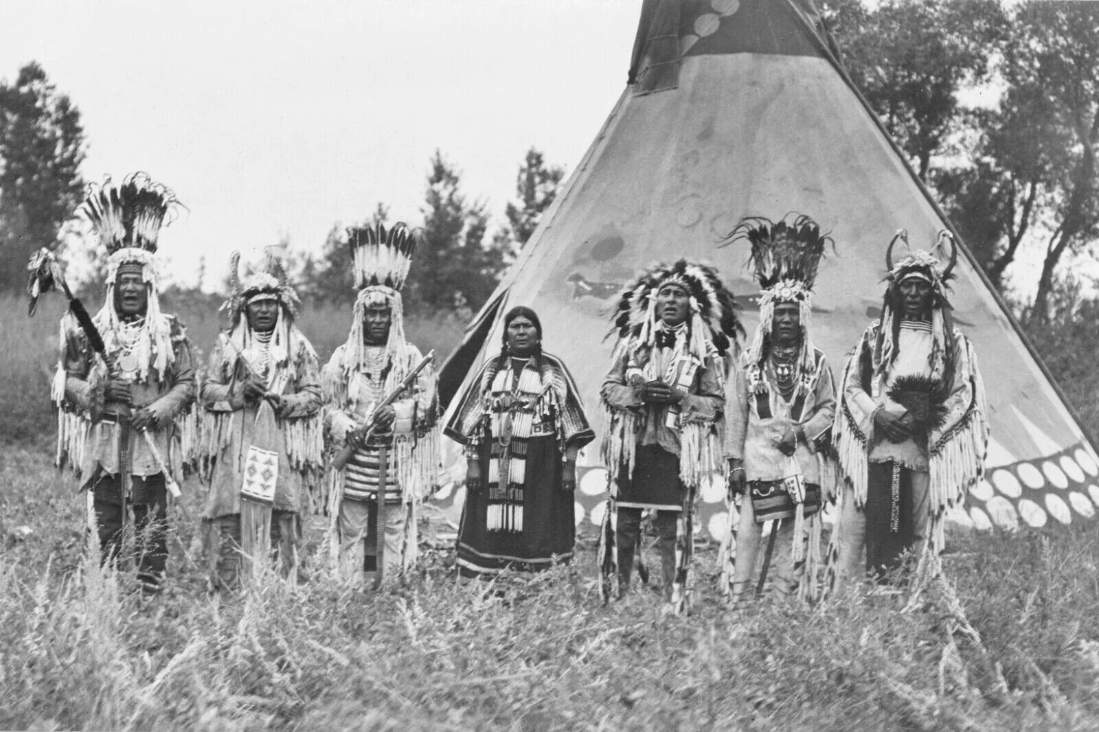 Племя объединяет. Kwakiutl племя. индейцы квакиутль. индеец племени квакиутль. индейцы сиу типи.