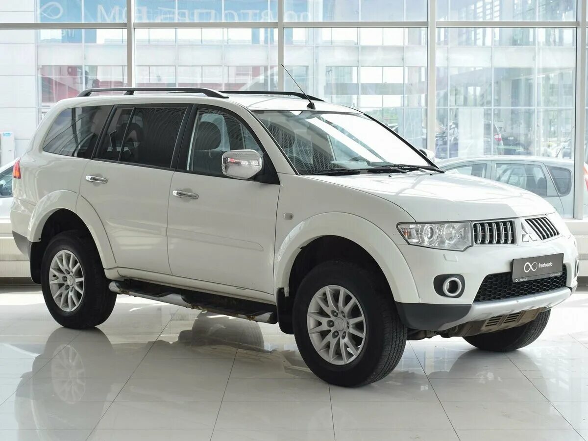 Mitsubishi Pajero Sport внедорожник белый 2012. Паджеро спорт 2 белый с черной крышей. Pajero Sport 2 белый черная крыша. Купить митсубиси паджеро воронеж