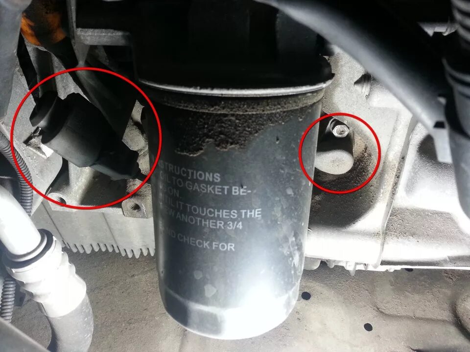 Датчик коленвала шкода где стоит. Датчик коленвала шкода октавия 1. 4. 8 tsi. Датчик коленвала шкода октавия а5.