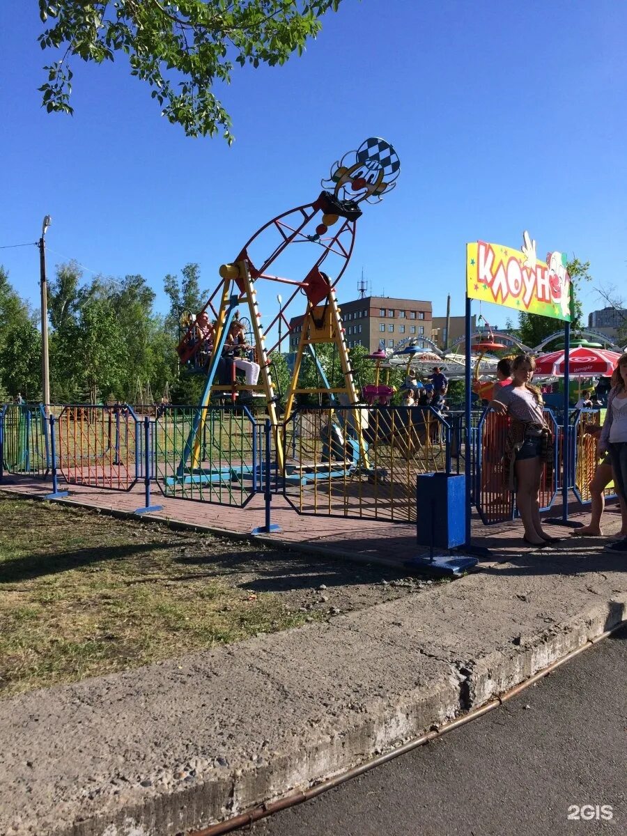 Клоун кемерово. Парк чудес Кемерово хип хоп. Хип хоп Горсад Томск. Горсад аттракцион Томск хип хоп. Парк чудес Кемерово аттракцион хип хоп.