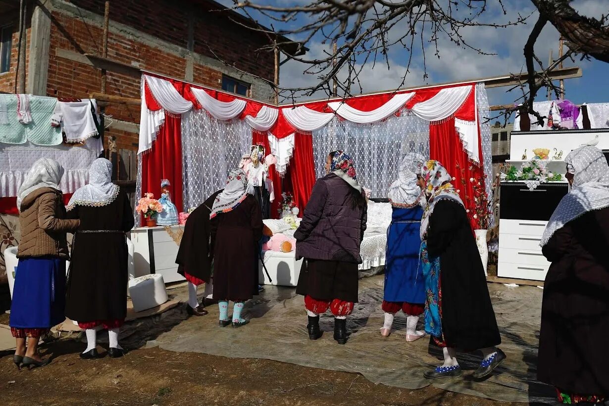 Помаки села. Помаки села Болгария. Болгарская свадьба помаки. Мусульманская деревня.