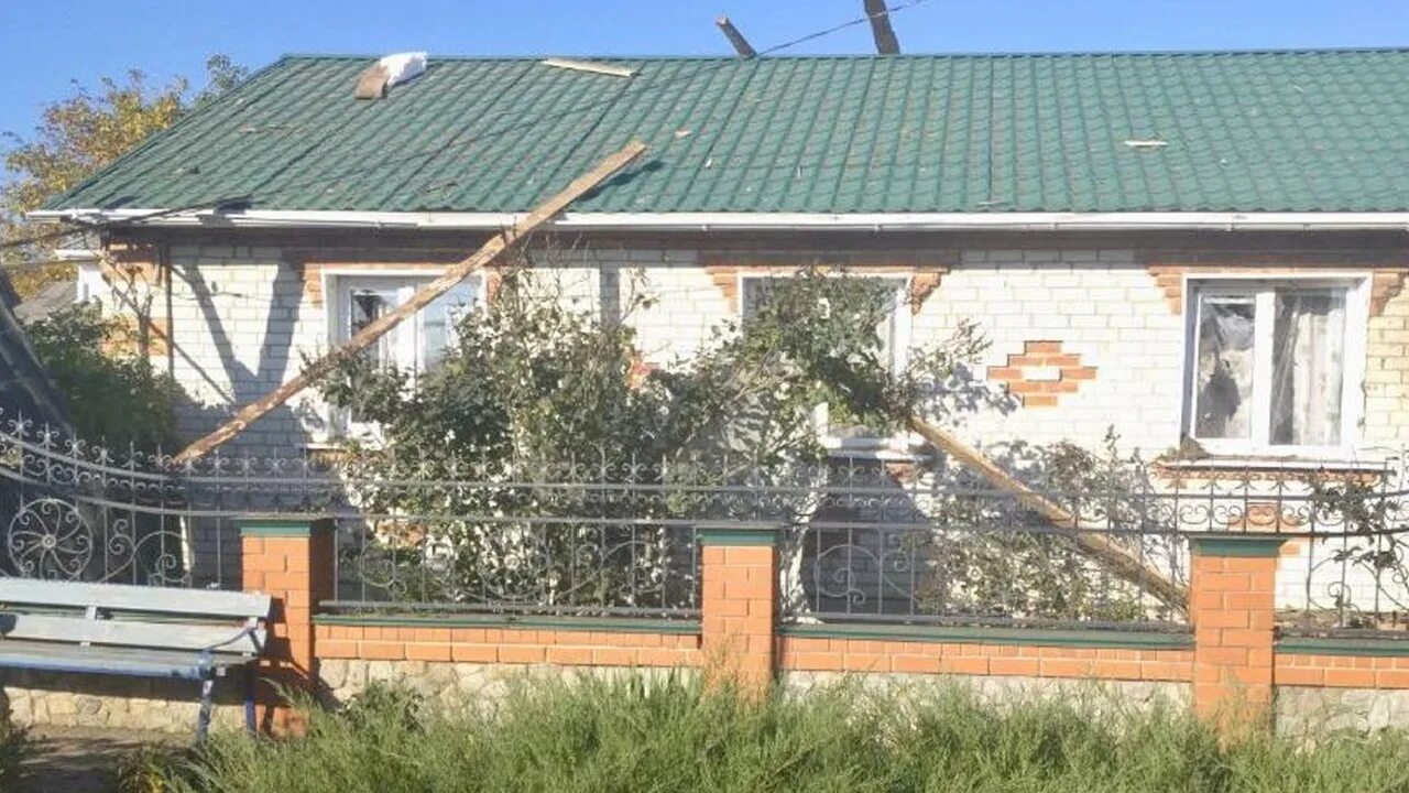 Белгородская область где обстрелы. Шебекино белгородская область обстрел. Шебекино белгородская область разрушения. Разрушенный дом. Белгород обстрел.