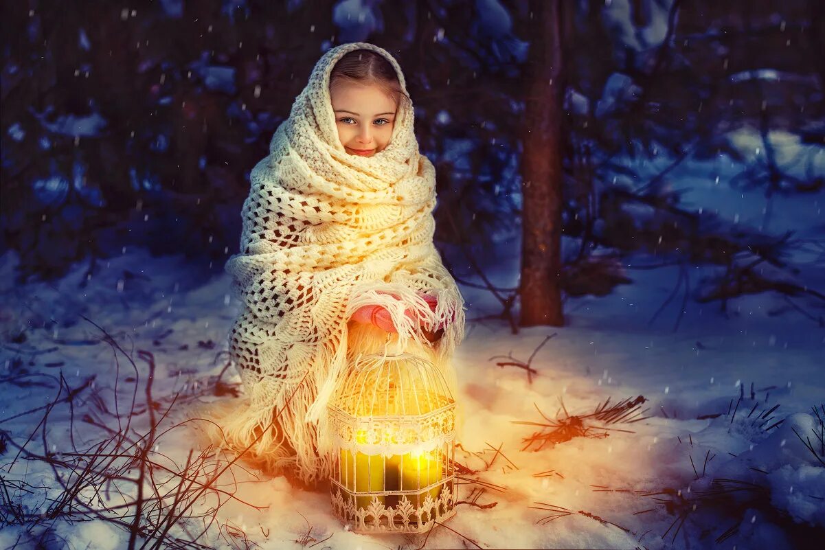 Зимняя девочка тема. Сказочная зимняя фотосессия. Девушка в сказочном зимнем лесу. Зимняя сказка фотосессия. Зимняя сказка девушка.