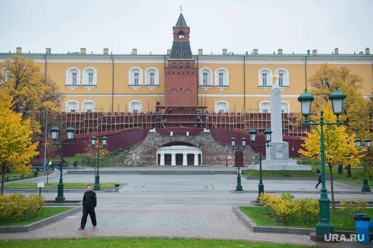 14 й в г. 14 Корпус Московского Кремля. 14 Корпус Кремля школа ВЦИК. 14 Корпус Кремля снесли. Красная площадь 14 корпус Кремля.