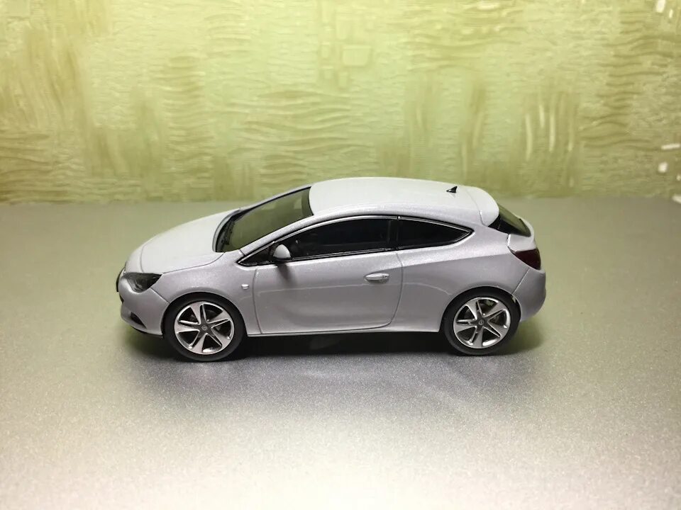 1/43 opel astra gtc. 1,43 модель опель астра модельки. Модель opel astra j. Модель опель астра j спорт турер универсал 1:43. Opel astra h 1:43.