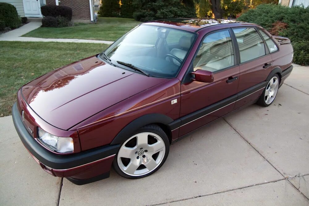 Купить фольксваген в3. Фольксваген Пассат б3 седан. Volkswagen Passat b3 бордовый. Фольксваген Пассат в3 1993. Пассат б3 седан 1991.