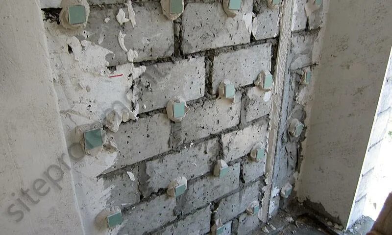 Как выровнять стены гипсокартоном без каркаса. Выравнивание стен гкл без каркаса. выравнивание стен гипсокартоном без каркаса. выровнять стены гипсокартоном без каркаса. гипсокартон на кривую стену.