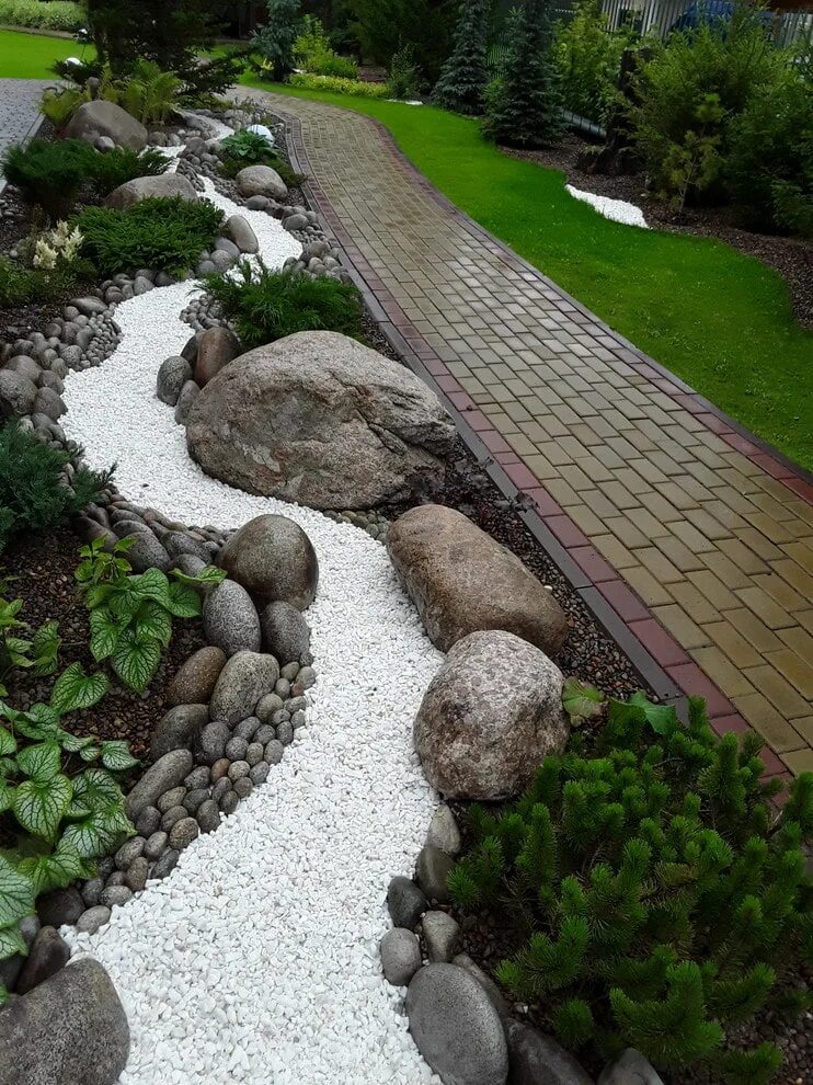 Сухой ручей в ландшафтном дизайне фото. Рокарий ручей. Террасированный рокарий. Каменистый сад плитняк. Рокарий сухой ручей.