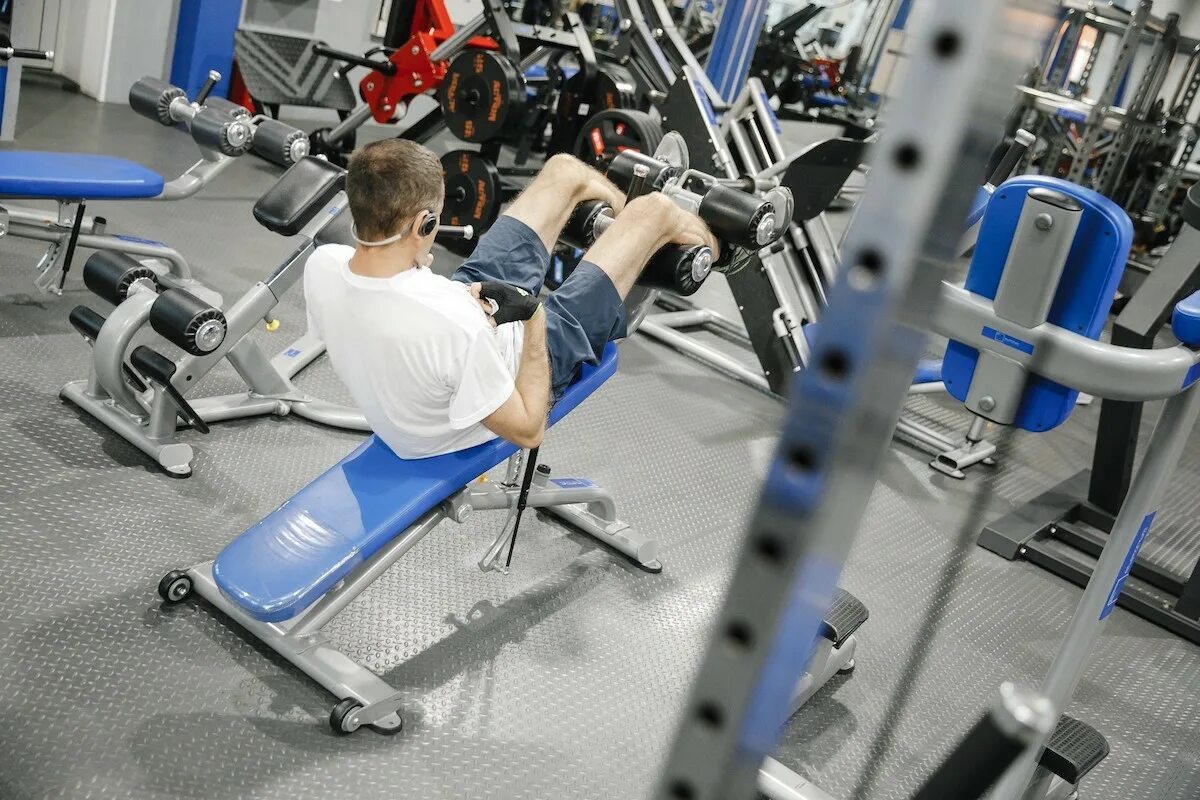 Фитнес бам. Тренажерный зал виконда рыбинск. Фитнес бам. Лес миллс фитнес. Групповая тренировка zumba.