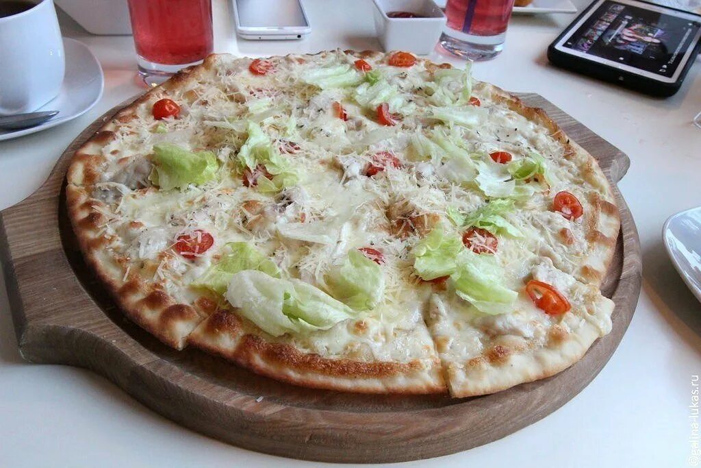 Пиццерия в бежецке на чернышевского. Старица пиццерия. Пиццерия тиамо. Пиццерия тиамо. Тиамо старица пицца меню.