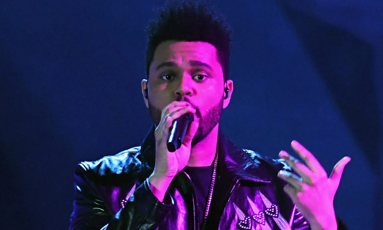 The weekend feat. The Weeknd. The Weeknd фото. Уикенд 2023 певец. Певец де викенд.