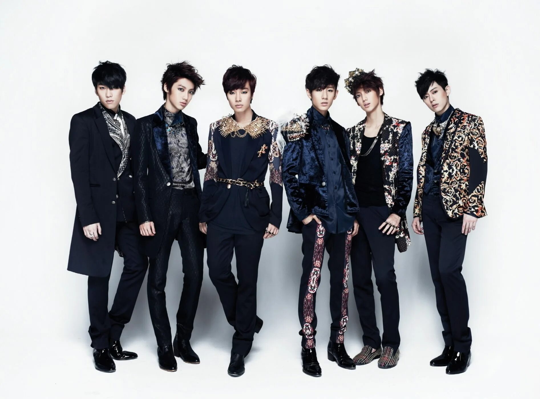 Boyfriend kpop. Бойз бэнд корейская группа. Txt южнокорейский бэнд. The rose корейская группа 2024. Arashi японский музыкальный коллектив.
