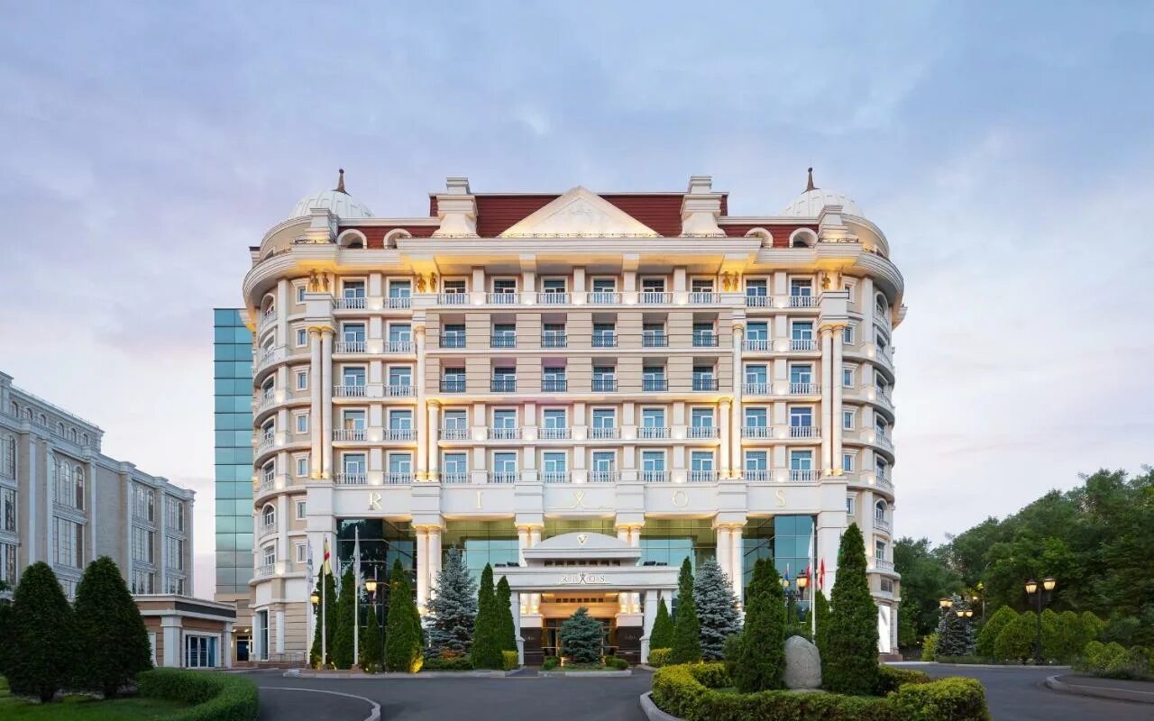 Almaty hotel. Отель Риксос Алматы. Rixos Almaty Hotel 5. Алматы отели 5 звезд Риксос. Rixos Москва отель.