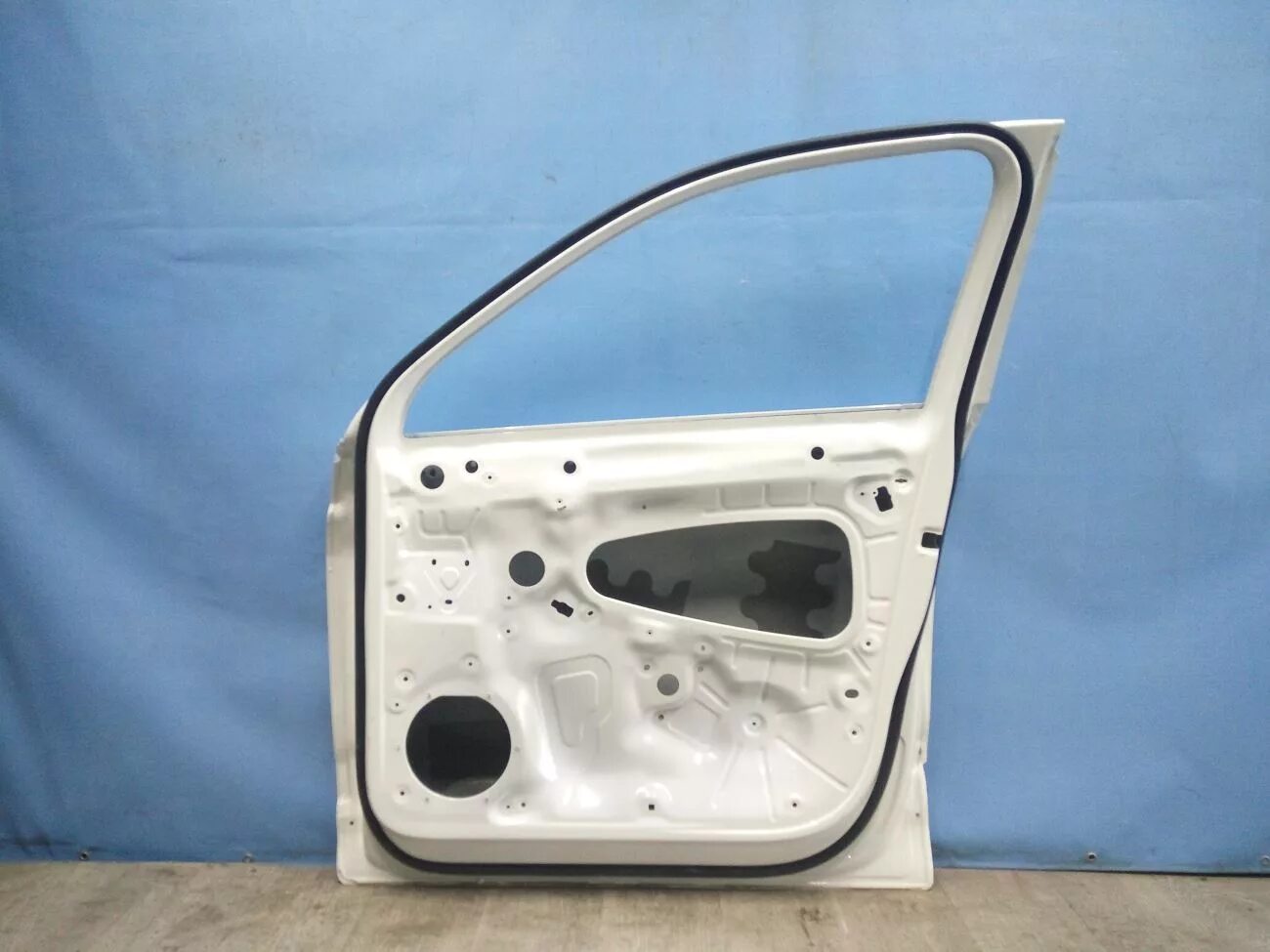 Передняя дверь тигуан 2. Дверная карта фольксваген тигуан 2. Дверь передняя левая vw tiguan. Дверь фольксваген тигуан 2. Фольксваген дверь передняя левая сколько она стоит в магазине новая.