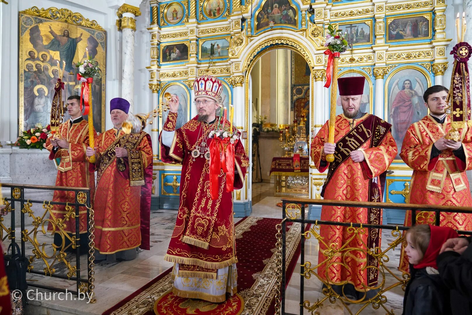Патриарх кирилл благословение. Пасха господь. Богослужение в кафедральном соборе минска. Трансляция из храма. Атрибуты в православном богослужении.